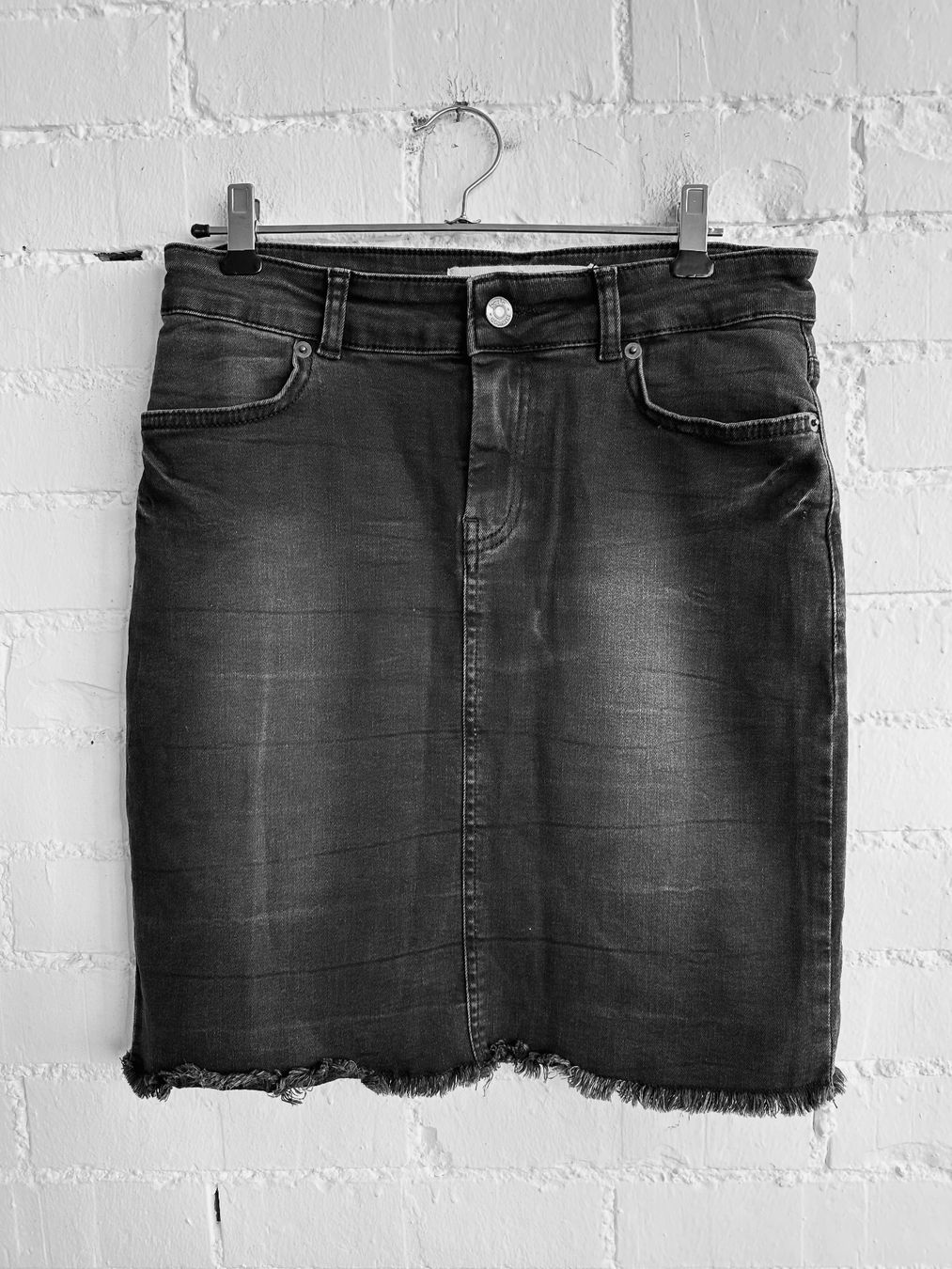 Gonne: Dunkelgrauer Jeansminirock von basicapparel / Gr. S – Usato da Bern venduto da Fraeuleinhonig
