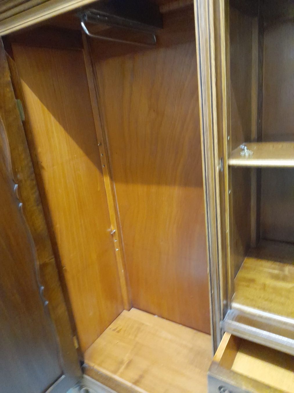 Armoires: Antiker Schrank – D'occasion à Dielsdorf par Discus 3