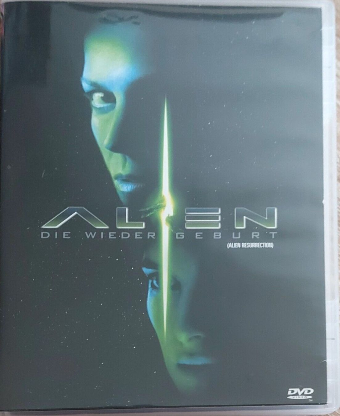 Tutti i DVDs: Alien - Die Wiedergeburt – Usato da Wagenhausen venduto da Svema