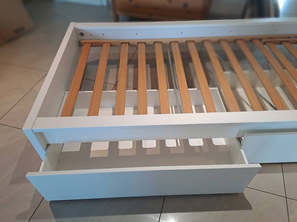 Letti: Gratis: Gebrauchtes Bettgestell inkl. Bettrost & Schubladen – Usato da Solothurn venduto da nat_9ysg 1