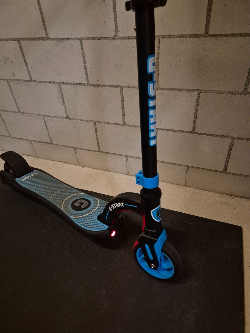 Veicoli elettrici: Neuwertiger G-Start E Kinder Roller 12km/h – Usato da Glattfelden venduto da Jenoptik 1