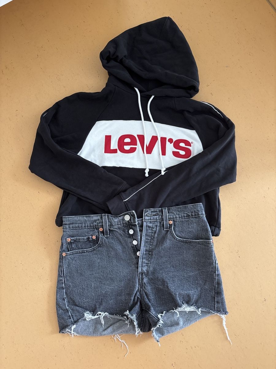 Levi's Lotti di vestiti: Levi's Shorts & Hoodie im Set – Usato da Zürich venduto da del_gdm2