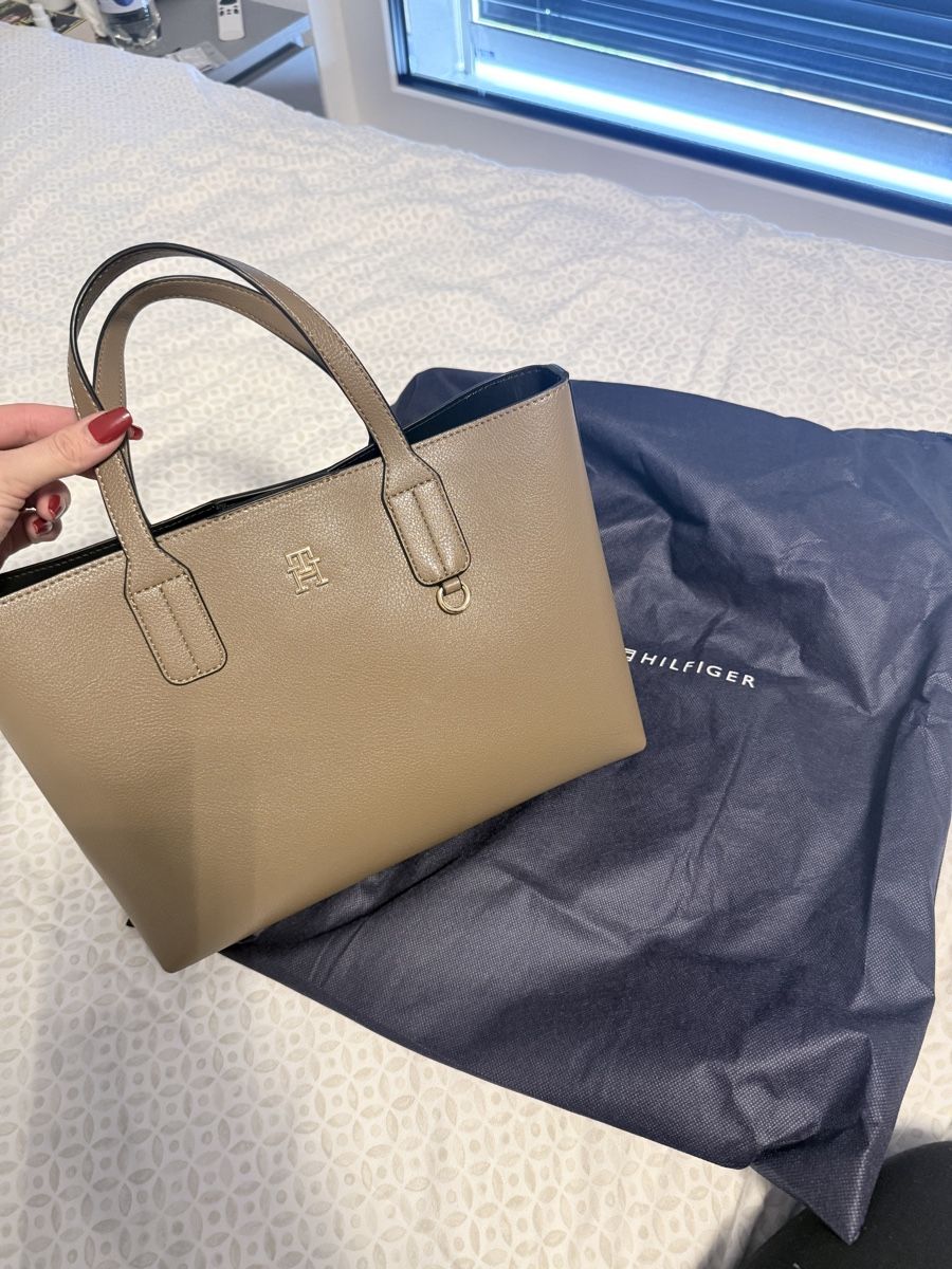 Tommy Hilfiger Borse da donna: Tommy Hilfiger  – Nuovo (secondo la descrizione) da Untersiggenthal venduto da zej_s2dw