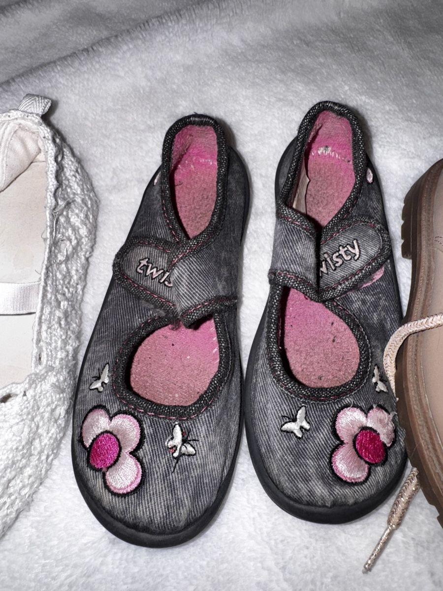 H&M Scarpe per ragazze: Schuhe Mädchen gr 27 – Usato da Weite venduto da Quarantino 2