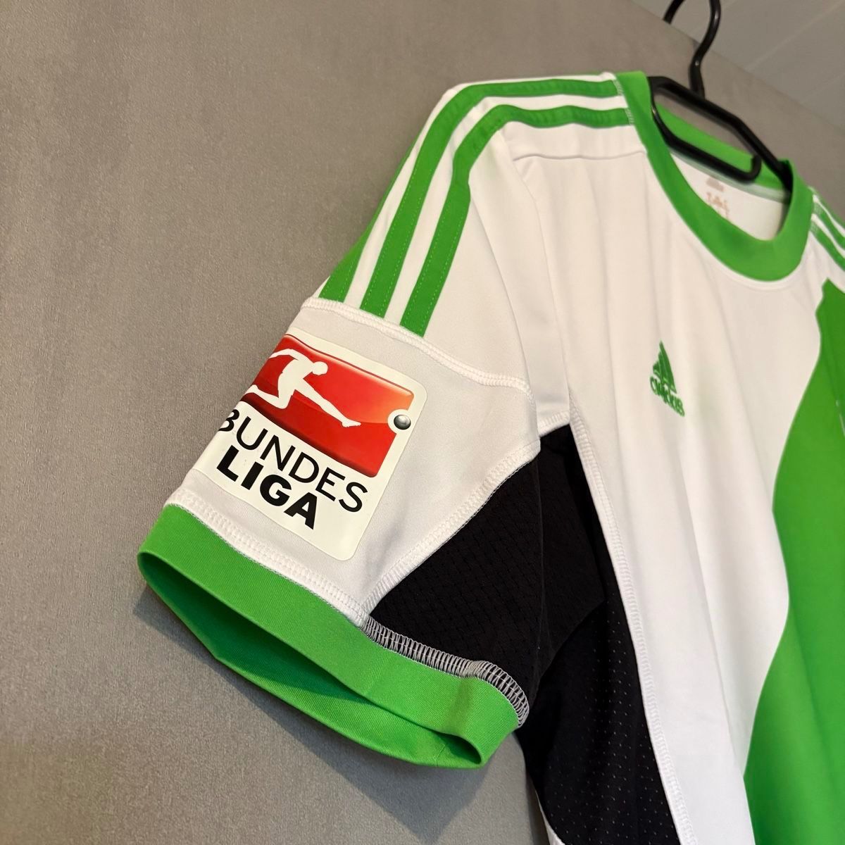 Adidas Canottiere & Pantaloni: 2013-14 VfL Wolfsburg Trikot Original – Usato da Rossemaison venduto da Carduelis 3