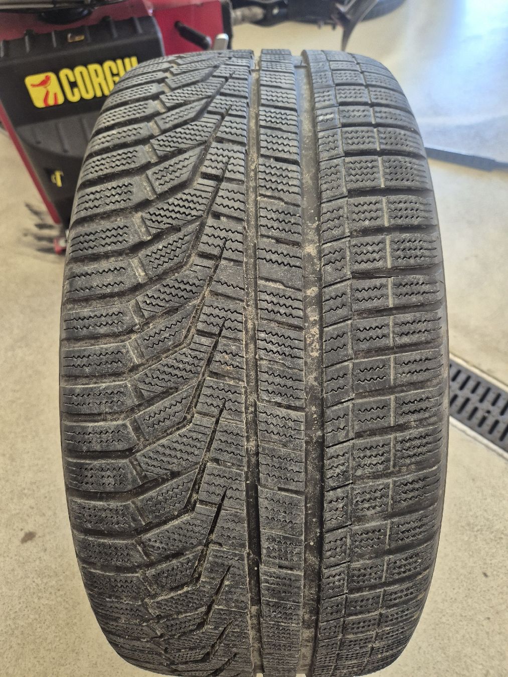 Pneumatici & Ruote complete: 2x Hankook winterreifen 275 40 20 – Usato da St gallen venduto da tas_2vw5