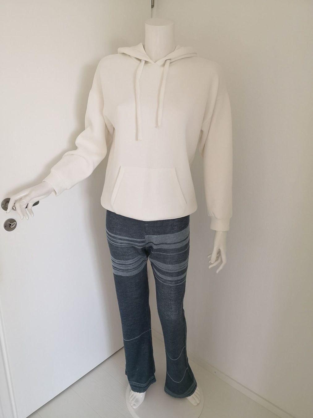 Mango Pullover & Sweatshirts: 🤩MANGO HOODIE-PULLOVER WEISS & MISSONI P. – Gebraucht aus Olten von Naja-Twins-Twins 1