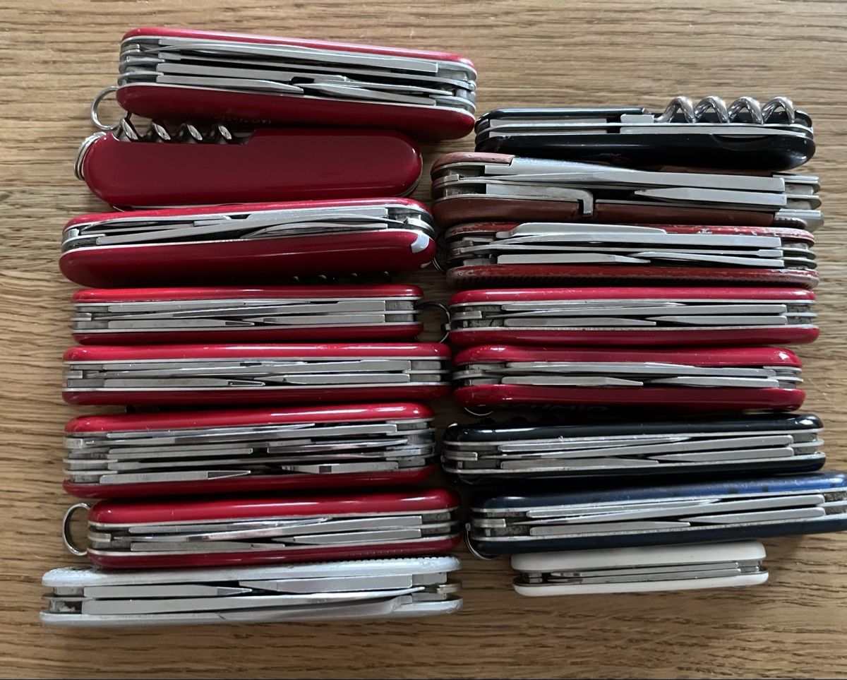 Accessoires: 16couteaux suisses divers modèles! – D'occasion à Courgevaux par auxtrouvailles 1