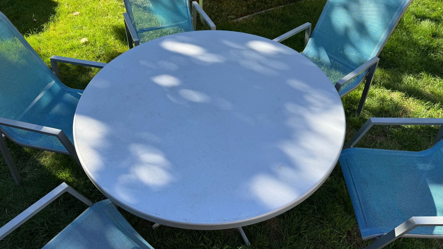 Set di tavolo e panche: Gartentisch mit 6 Stühlen und Abdeckplanen – Usato da Kehrsatz venduto da Ropstar 1
