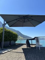 Ampelschirm mit Bodenplatten guter Zustand