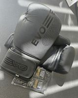 EVO Fitness Boxhandschuhe 16 oz Schwarz + Bandagen