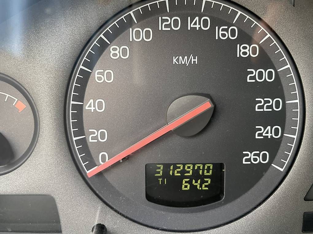 Automobili: Volvo V70 2.4 T AWD – Usato da Liebefeld venduto da Adrianl0 4