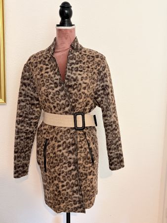 Mantel Esprit Leo-Muster mit Gürtel Grösse 36 beige