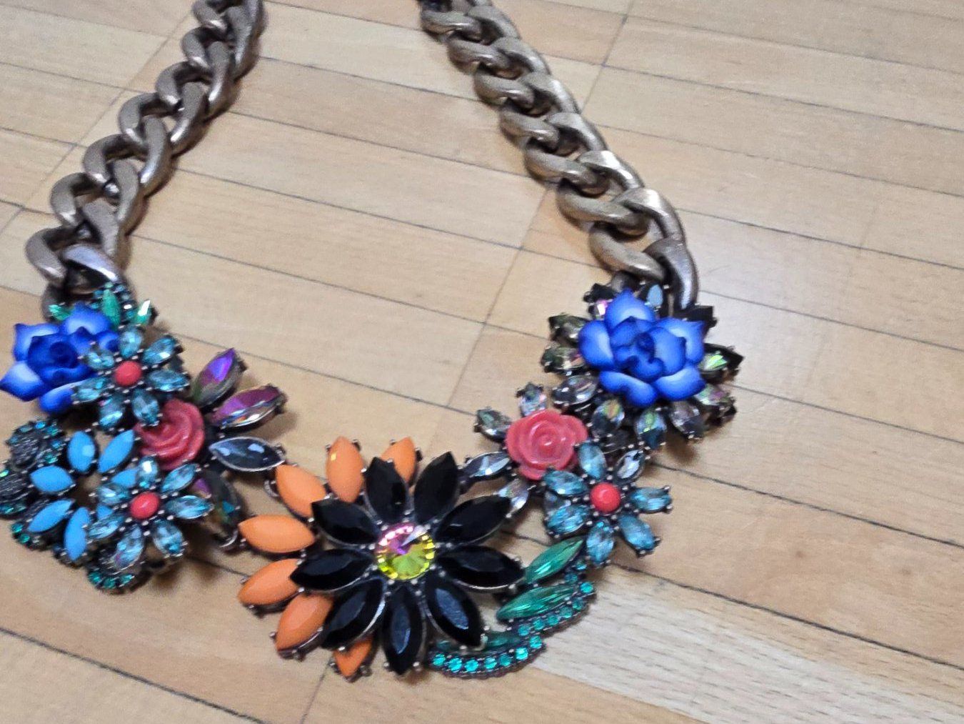 Zara Catenine: ZARA floral statement necklace – Usato da Wettingen venduto da Oanat 1