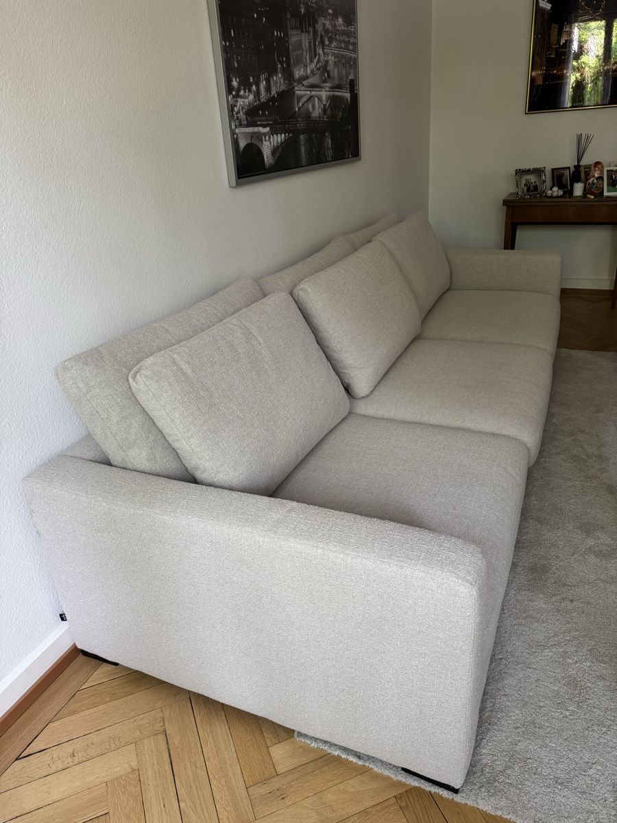 Divani: Sofa hellgrau Stoff 3-Sitzer neuer Zustand – Nuovo e nell'imballaggio originale da Zürich venduto da SF2023 1