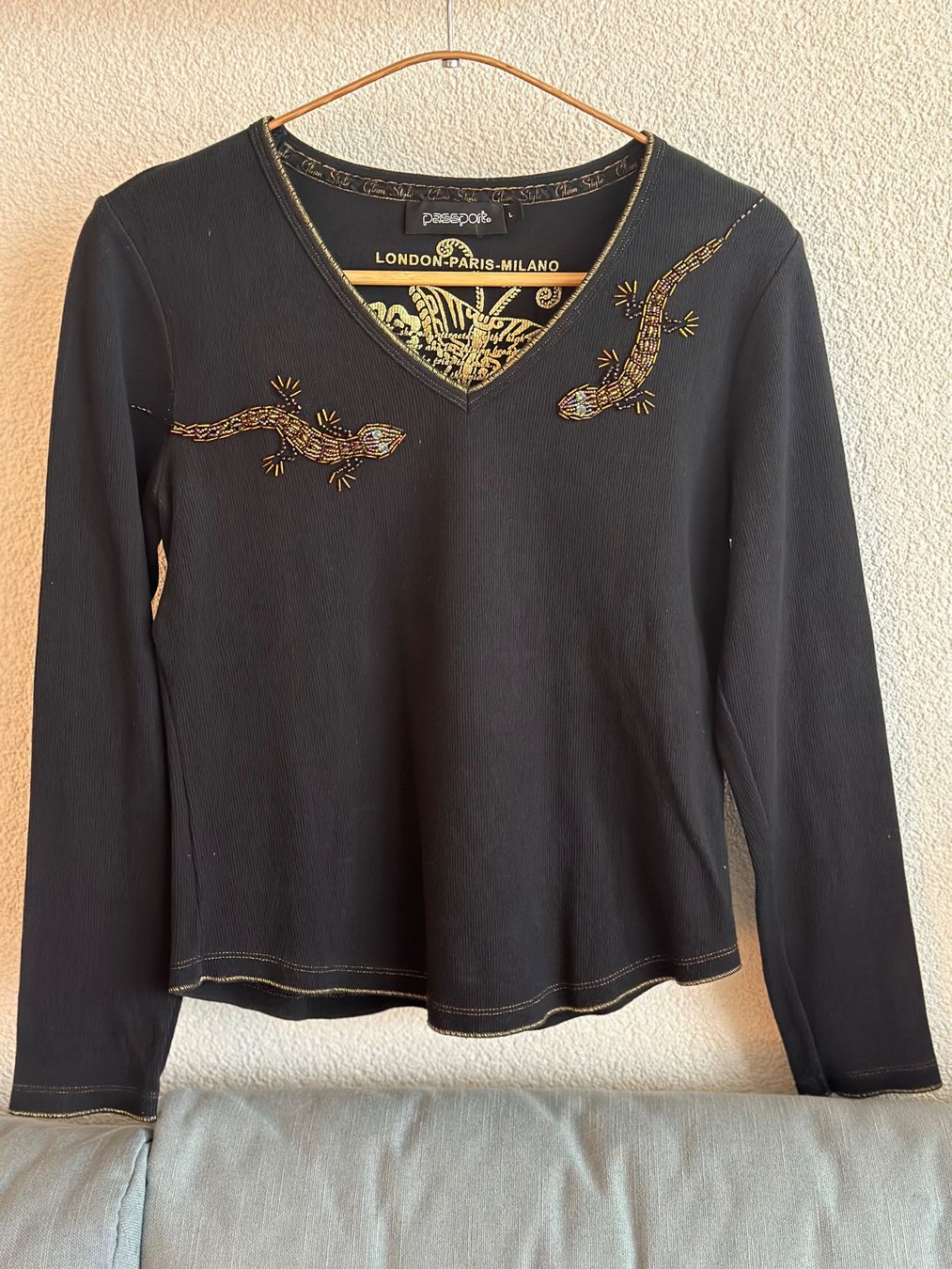 T-shirt: Oberteil schwarz mit Perlen (Passport)in L – Usato da Rothenburg venduto da wer_g9fd