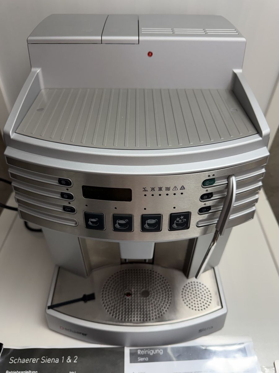 Schaerer Macchine per caffè & Macchine per espresso: Machine à café automatique Schaerer Siena, argentée – Usato da Brügg BE venduto da Goob 1