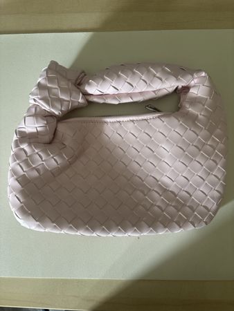 Edle Handtasche, geflochten, zartrosa, Sommer-Must-Have. Neu