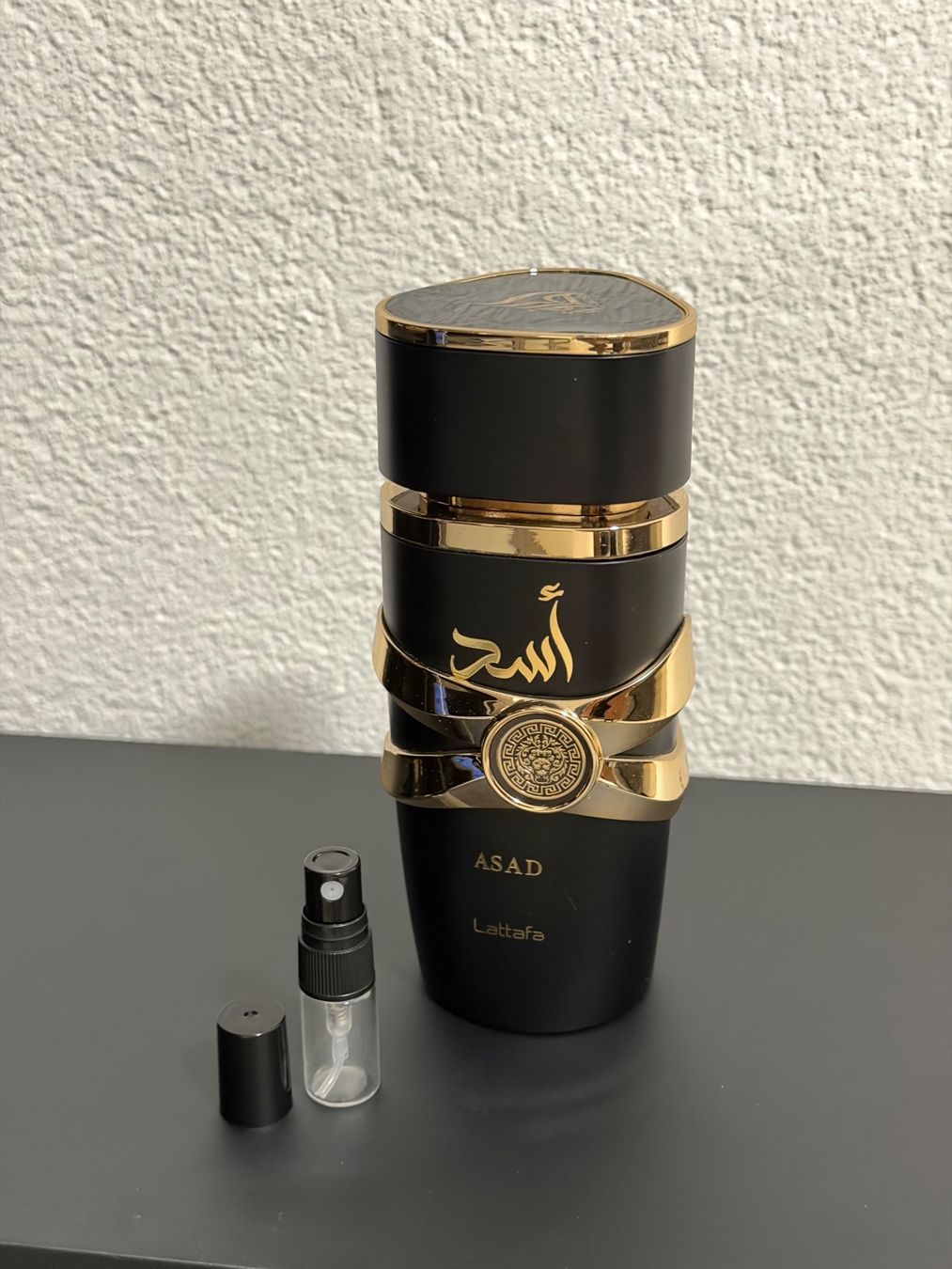 Lattafa Parfum & Eau de Toilette: Lattafa Asad (2ml Glasabfüllung) – Gebraucht aus Lyss von PA0000