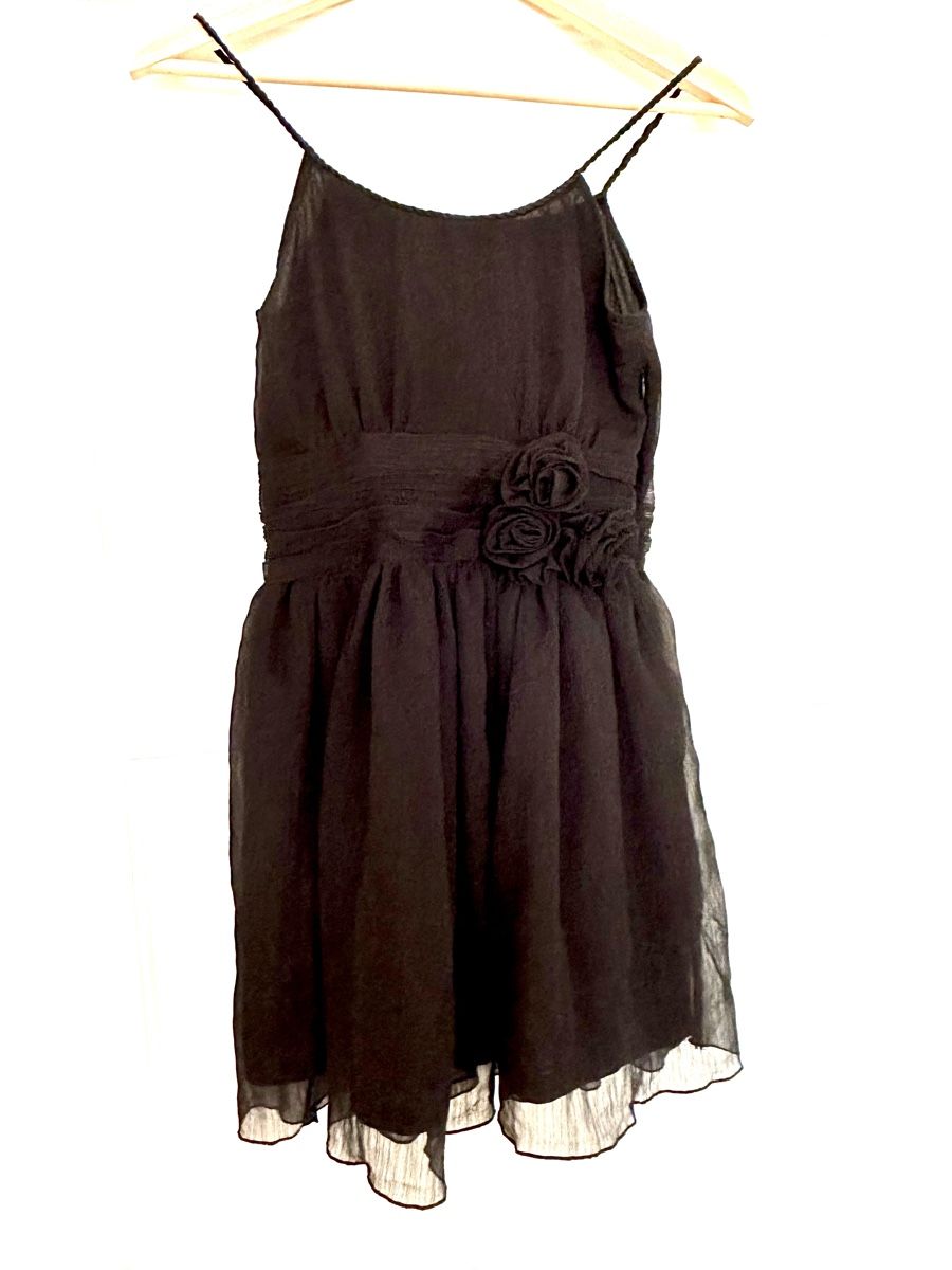 Top: Festliches schwarzes Top mit Blumen – Usato da Bern venduto da han_v82v