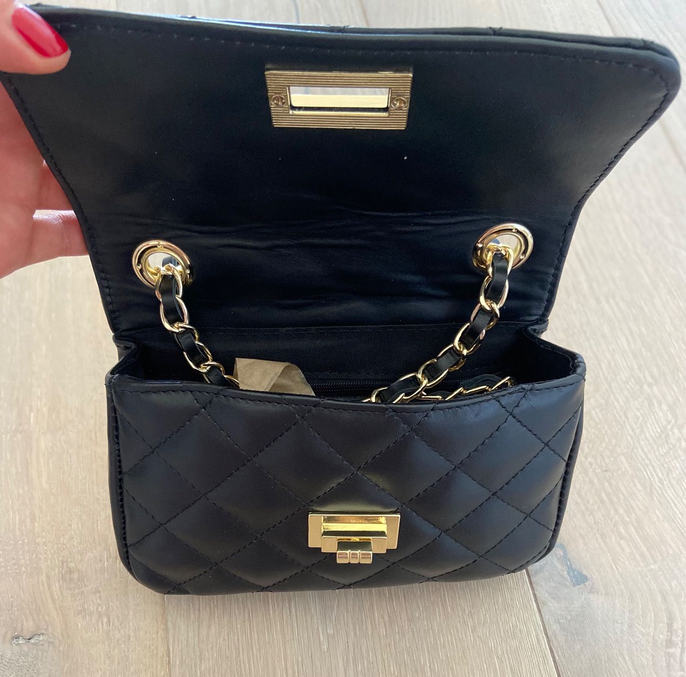 Borse da donna: Neue schwarze kleine Handtasche – Nuovo (secondo la descrizione) da Wollerau venduto da cho_7k6w 2