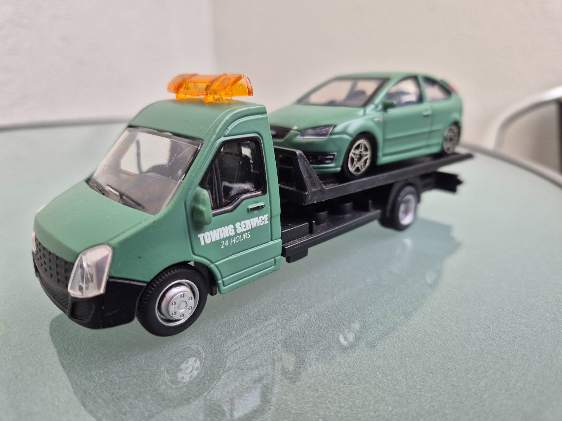 Ford Modellautos: Auto Transporter mit Ford Focus. 1:43 Burago – Gebraucht aus Oberbuchsiten von laffite54