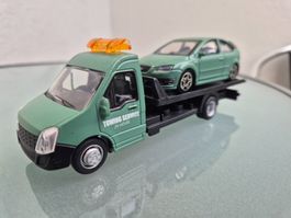 Auto Transporter mit Ford Focus. 1:43 Burago