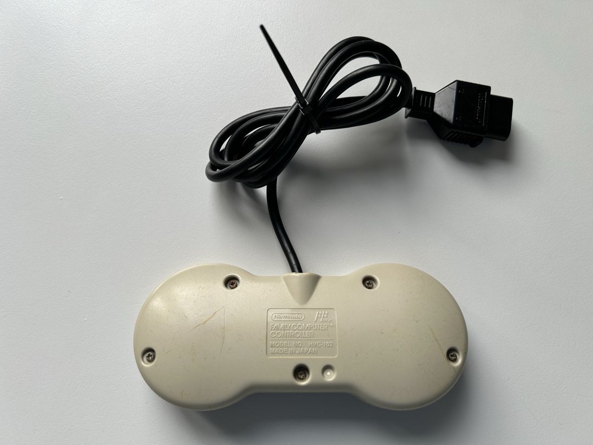 Nintendo Konsolen: Nintendo Famicom AV NES Controller – Gebraucht aus Belp von  1