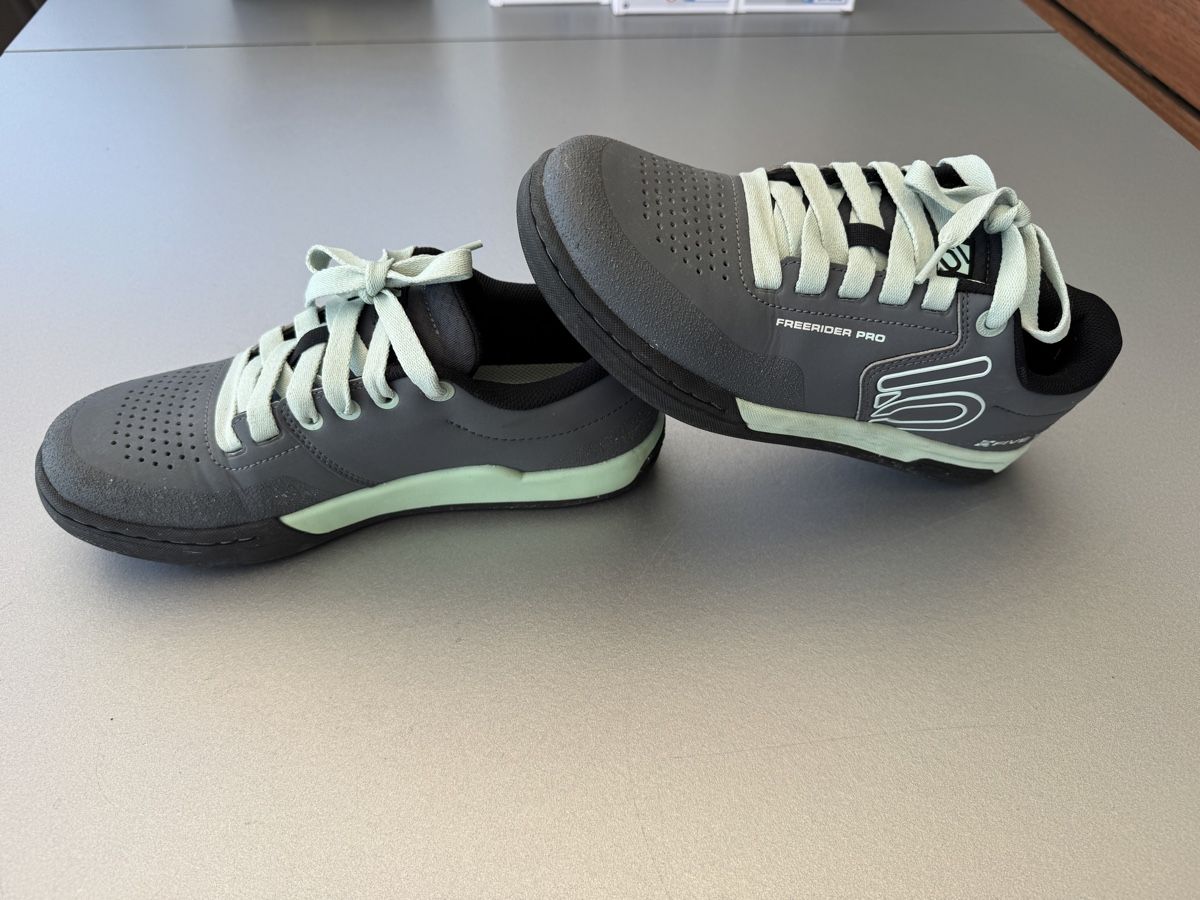 Five Ten Chaussures femmes: Five Ten Freerider Pro Schuhe, Grösse 40, neuwertig – Neuf (Voir description) à Münsingen par ambuehl81 2