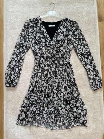 Sommerkleid schwarz-weiss geblümt Grösse S, V-Ausschnitt