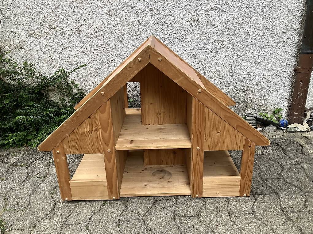 Case e mobili per bambole: Puppenhaus / Stall – Usato da Winterthur venduto da Stollentroll 1