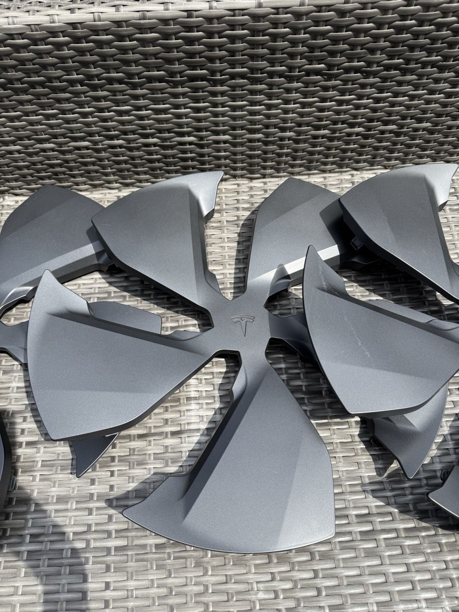 Tesla Cerchioni: Tesla Model Y 19" Crossflow Radkappen – Nuovo (secondo la descrizione) da Zürich venduto da sar_smy6 3
