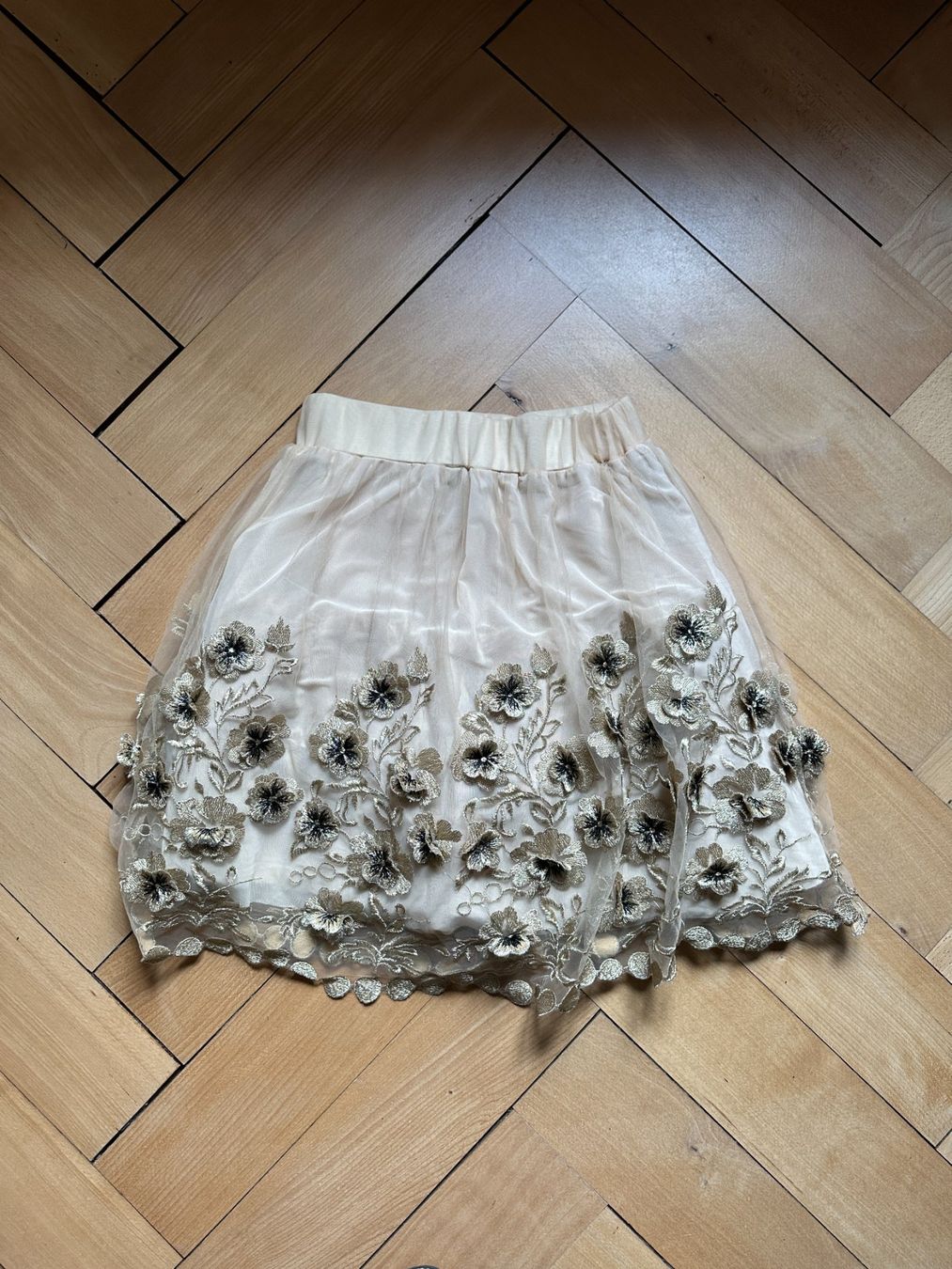 Jupes: TFNC - Chiffonrock beige mit Blumen XS – D'occasion à Zürich par Diazaio