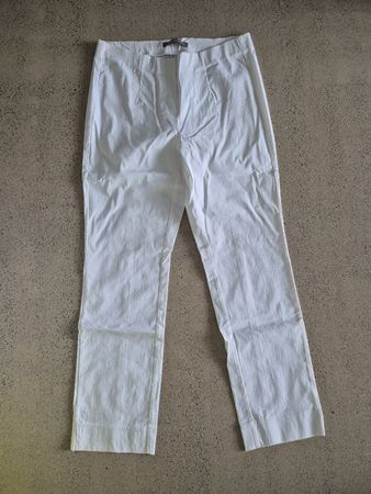 Weisse Hose zum Reinschlüpfen