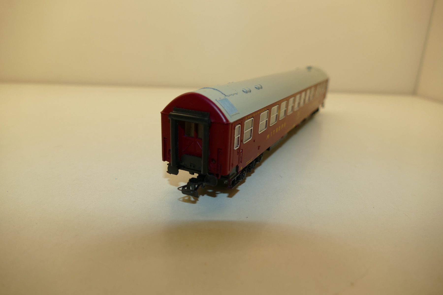 Modelleisenbahnen: VEB Prefo H0: DR Personenwagen Mitropa – Neu (gemäss Beschreibung) aus Niederhasli von rail-duerst 4