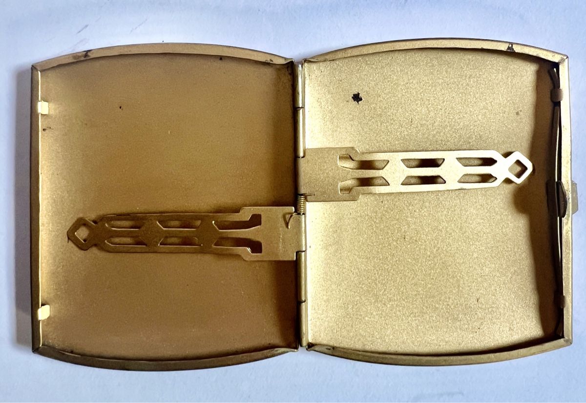 Sonstige Tabakwaren: Vintage Blechetui für Zigaretten oder Visitenkarten – Gebraucht aus Zürich von rsa_dv8r 3