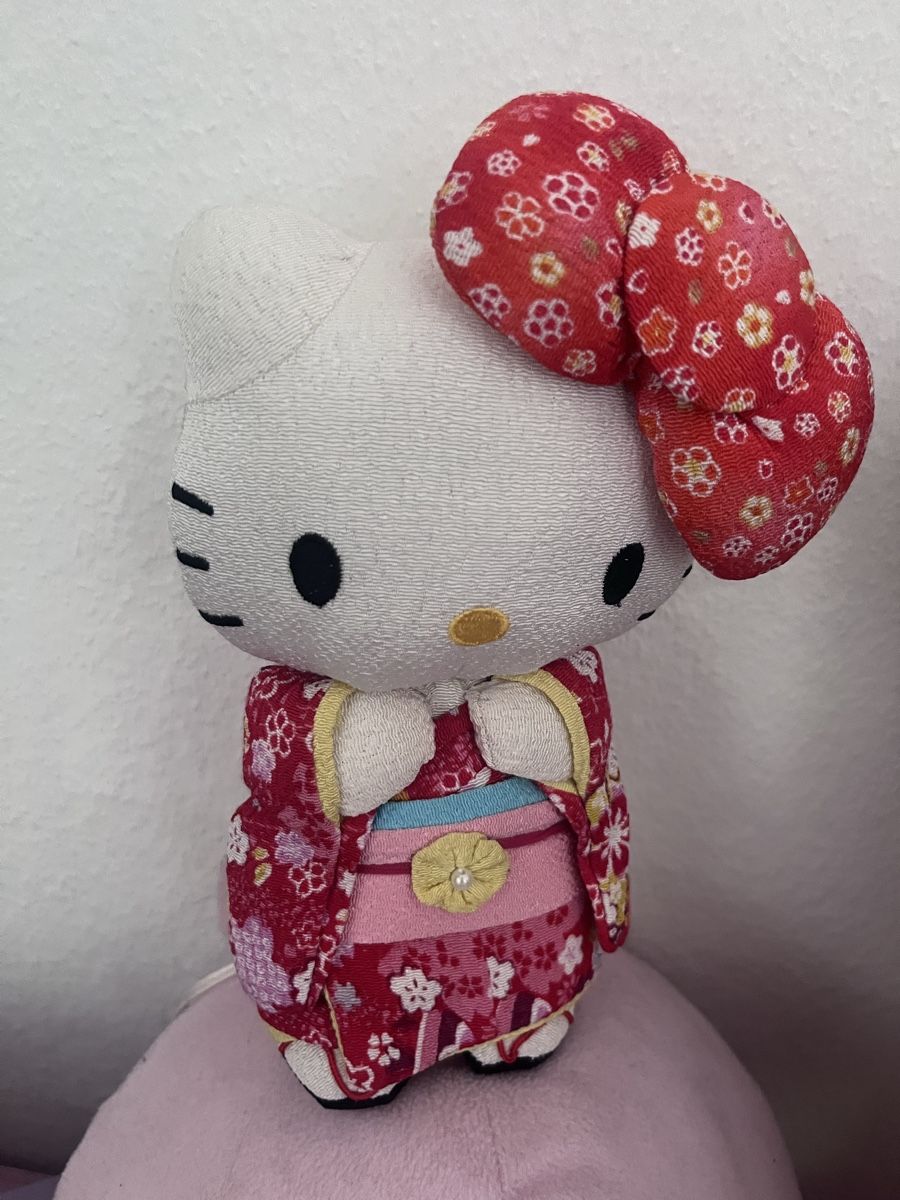 Hello Kitty Statuette: Hello Kitty Kimono 2012 doll – Usato da Le Grand-Saconnex venduto da Koko.hime_