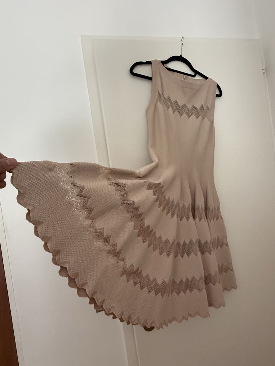 Alaia Vestiti: Robe Alaïa beige taille M( 42IT) – Usato da La Croix-de-Rozon venduto da ben_9qlz 2
