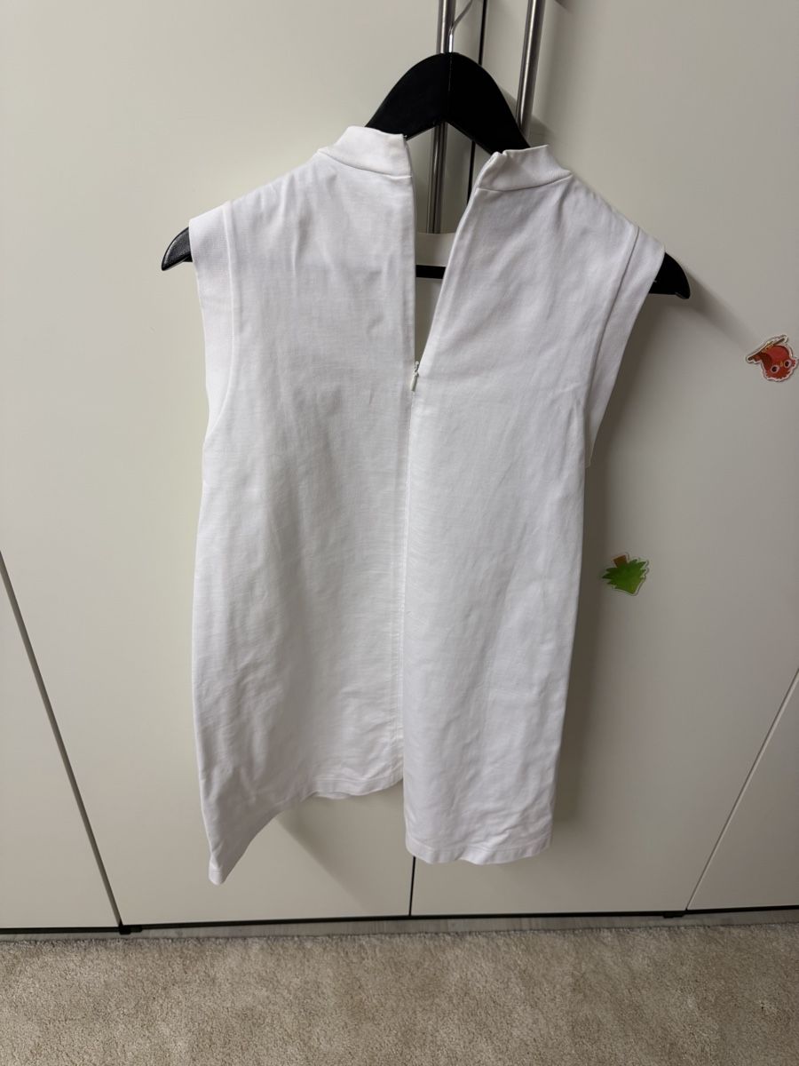 Prada Vestiti: Prada White Sleeveless Top - Size 40 - Summer Essential – Usato da Zumikon venduto da patrick151 2