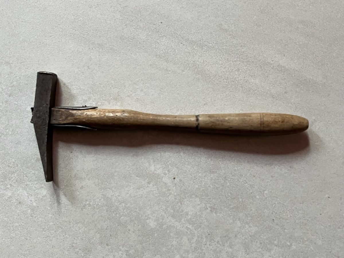 Alle Werkzeuge: Kleiner Hammer alt – Gebraucht aus winterthur von melifera