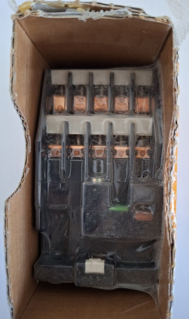 Siemens Schalter: Hilfsschütz Siemens 3TH83 46-0AC1 – Neu und originalverpackt aus Sevelen von rwi_k7mr 1