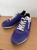 Unikat-Turnschuhe lilafarben Marke Valiant 