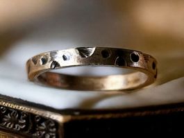 Verpielter Männer-Ring, Bronze, Ringgrösse 75
