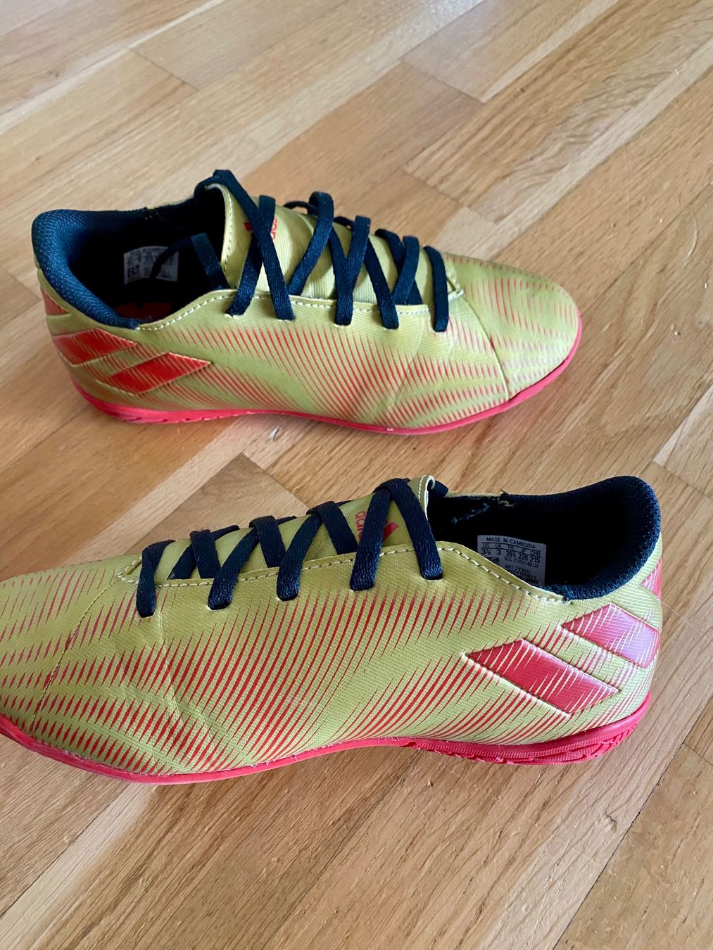 Adidas Scarpe per ragazzi: Adidas Kinder Hallenschuhe (Gr.35.5) – Usato da Unterseen venduto da ice_wc8z 3