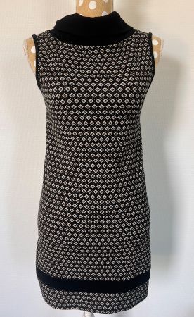 Elegantes Feinstrick-Minikleid ärmellos mit Rollkragen