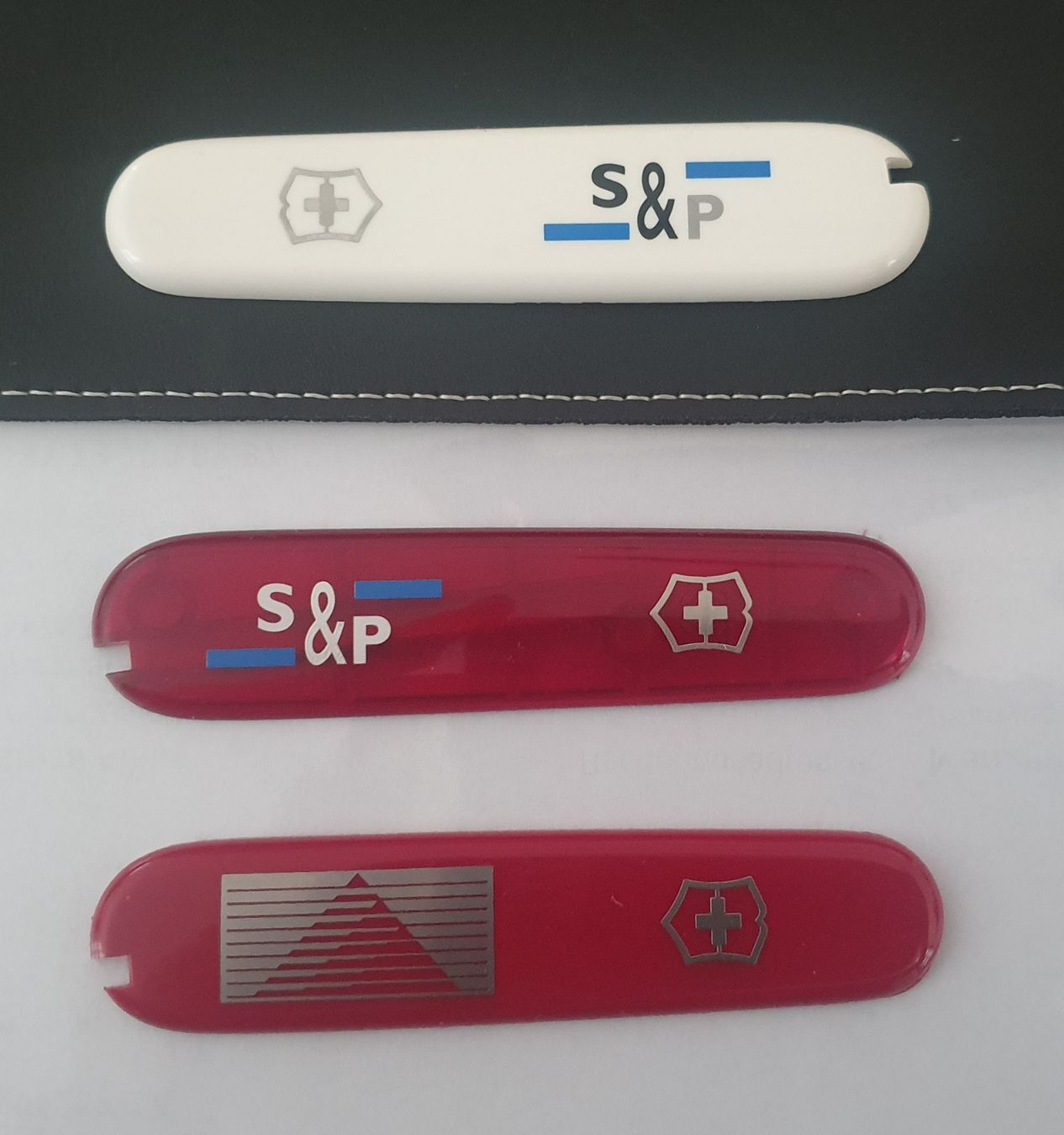 Coltelli tascabile: 3 Victorinox Sackmesser Griffschalen plus 3 Taschenmesserli – Usato da Härkingen venduto da MarianneSi
