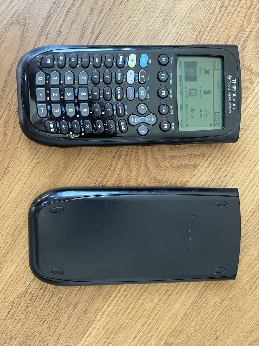 Texas Instruments Calcolatrici tascabili: TI-89 Titanium Taschenrechner – Usato da Zürich venduto da VynZh
