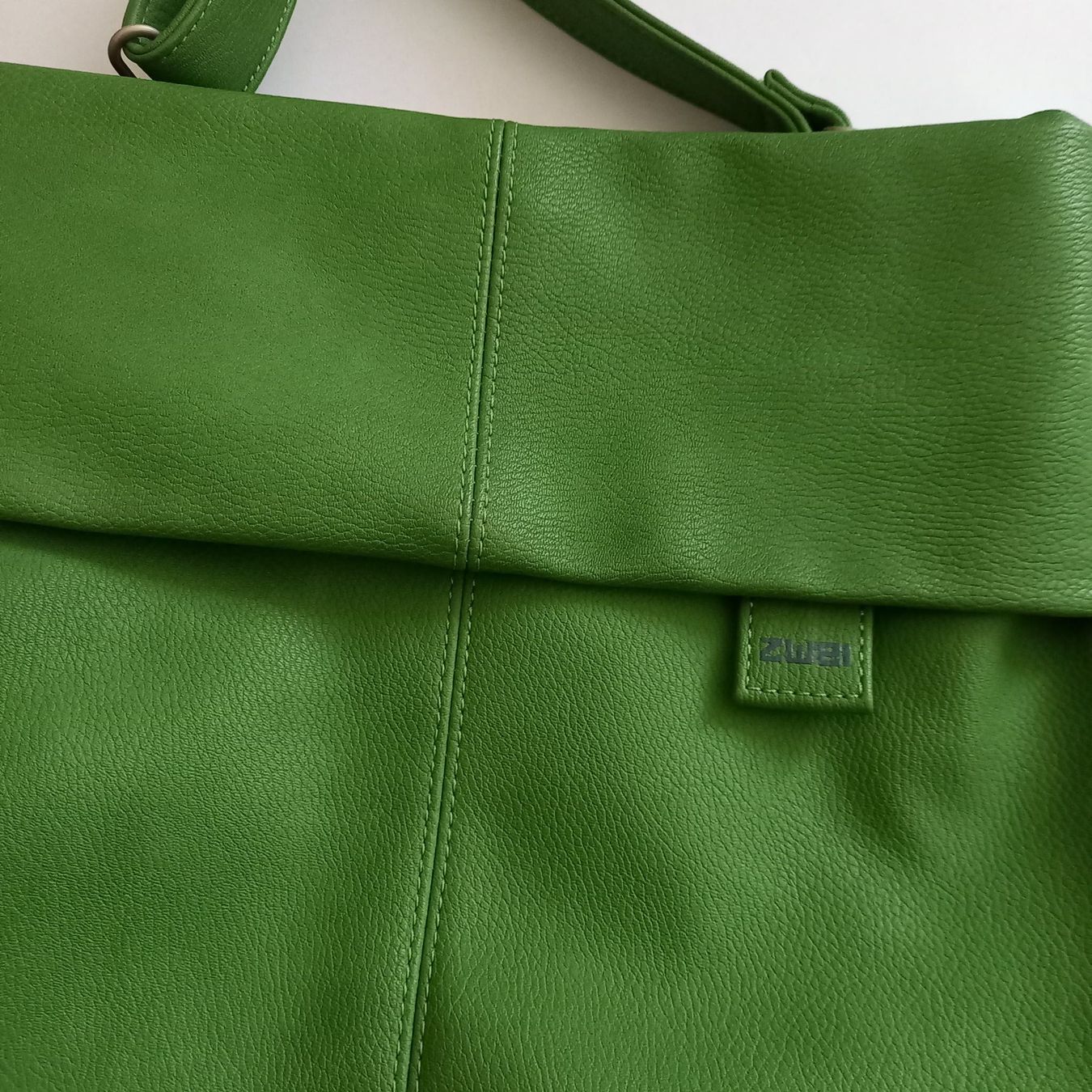Zwei Taschen für Damen: Umhängetasche von Zwei grün. – Gebraucht aus Lichtensteig von mondkleider 1