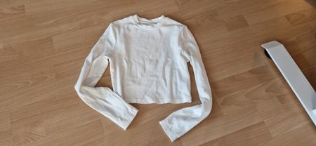 Weisser Pullover