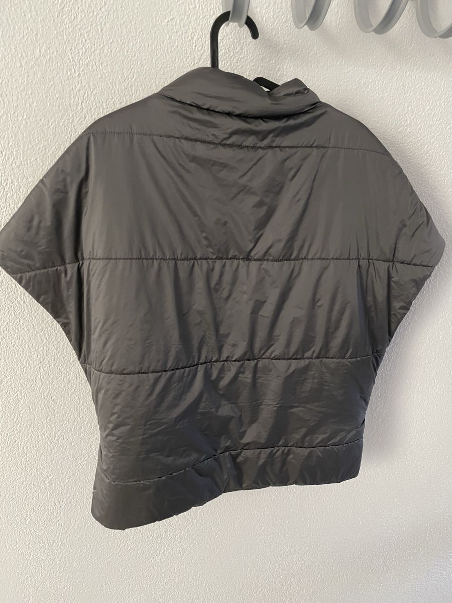 Gilet & Giacche senza maniche: Steppweste Kurz Grau Grösse S – Usato da Menziken venduto da FS-Creativity 3